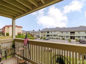1760 W Sunn Fjord Lane F 202, Bremerton WA 98312