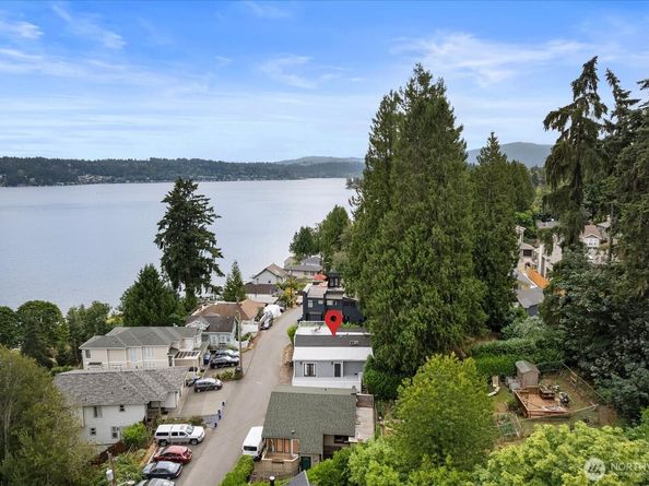 16917 SE 38th Place, Bellevue WA 98008