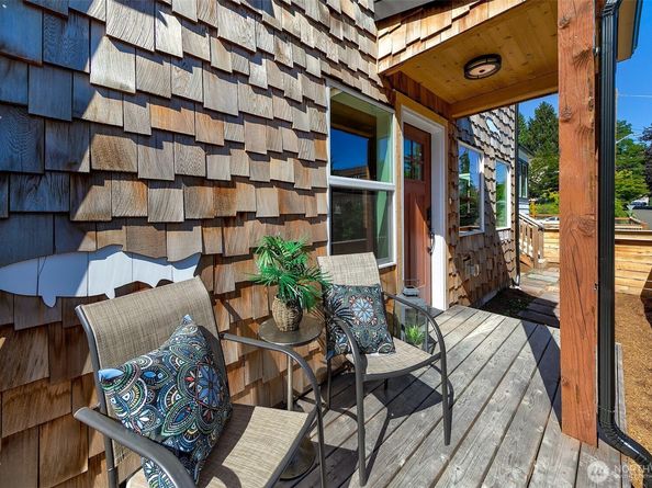 330 NE Elk Place, Seattle WA 98115