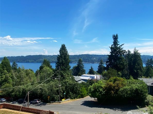 12321 42nd Avenue NE, Seattle WA 98125