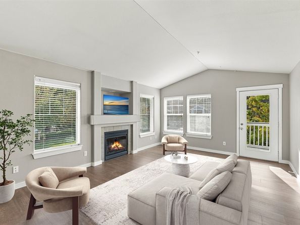 10515 221st Lane NE 202, Redmond WA 98053