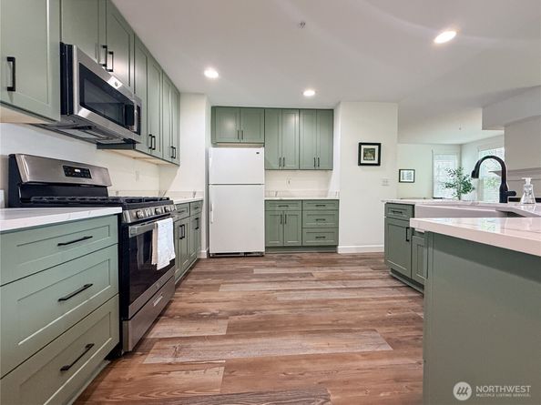 12208 NE 24th Street 124, Bellevue WA 98005