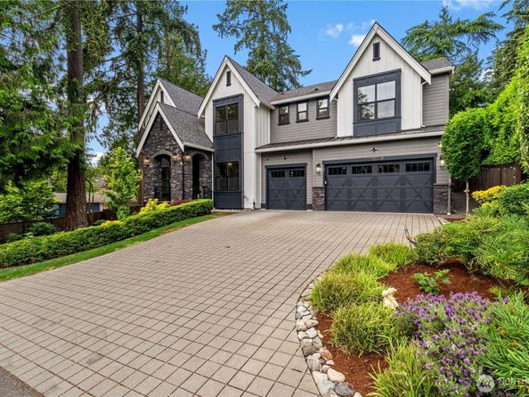 10668 SE 32nd Street, Bellevue WA 98004