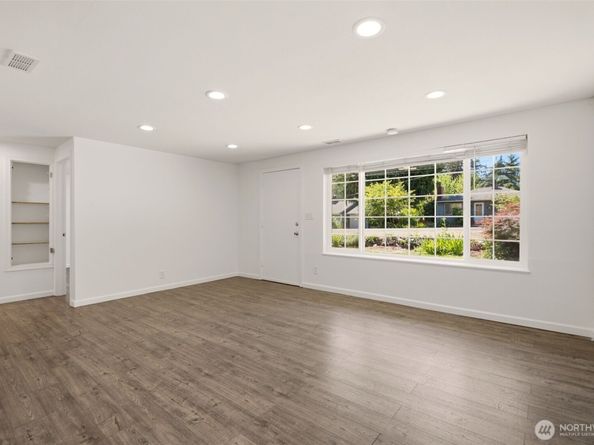 15520 32nd Avenue NE, Shoreline WA 98155