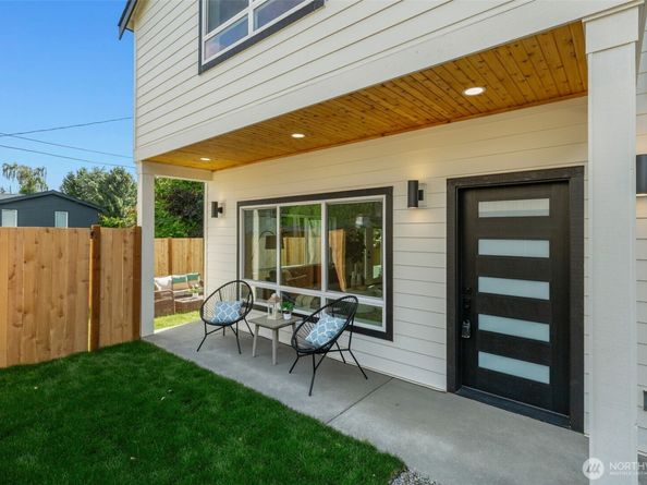 10053 8th Avenue NW, Seattle WA 98177