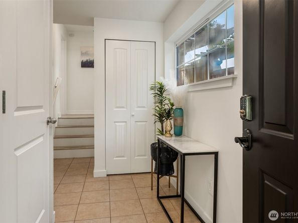 3302 W Government Way Unit A, Seattle WA 98199