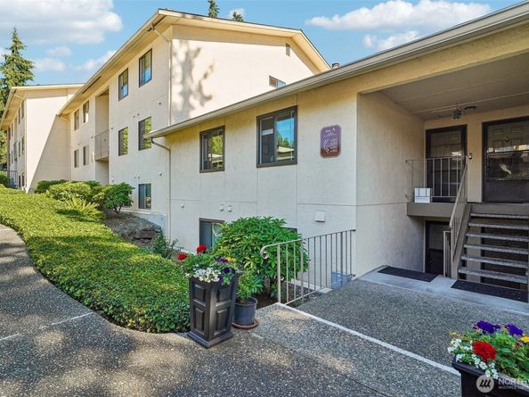 23301 Lakeview Drive A101, Mountlake Terrace WA 98043
