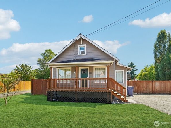 221 3rd Avenue NW, Pacific WA 98047