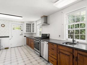 476 Cherry St, Bridgewater MA 02324
