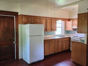 72 W Main St, Dudley MA 01571
