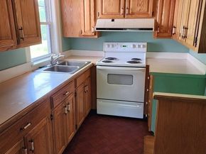 72 W Main St, Dudley MA 01571