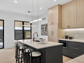 82-84 East Side Pkwy 82, Newton MA 02458