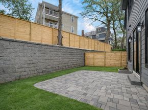 82-84 East Side Pkwy 82, Newton MA 02458