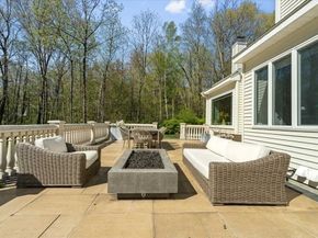 7 Dickinson Circle, Shrewsbury MA 01545