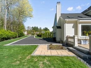 7 Dickinson Circle, Shrewsbury MA 01545