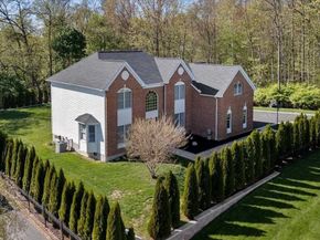 7 Dickinson Circle, Shrewsbury MA 01545