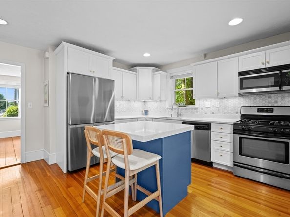 73 Pleasant St 73, Milton MA 02186