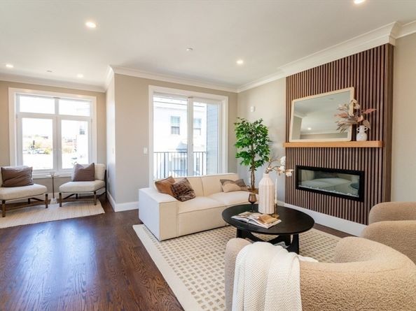 15 Tanglewood A, Boston MA 02124