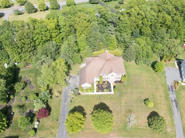 10 Valley View Dr, Grafton MA 01536
