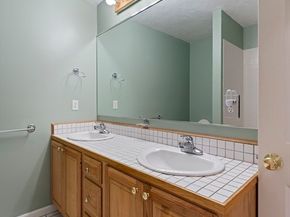 28 Vincent Rd, Mendon MA 01756