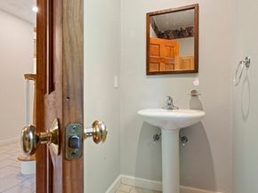 28 Vincent Rd, Mendon MA 01756