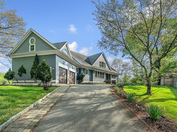 179 Oakland St, Wellesley MA 02481