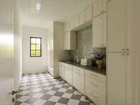 19 Bonnybrook Road, Newton MA 02468