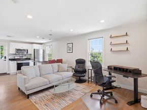11 Columbia Rd 8, Wakefield MA 01880