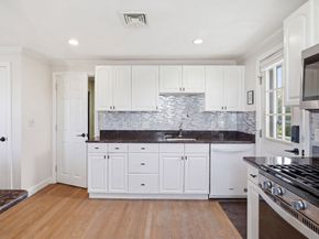 11 Columbia Rd 8, Wakefield MA 01880