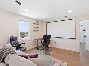 11 Columbia Rd 8, Wakefield MA 01880
