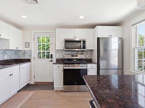 11 Columbia Rd 8, Wakefield MA 01880