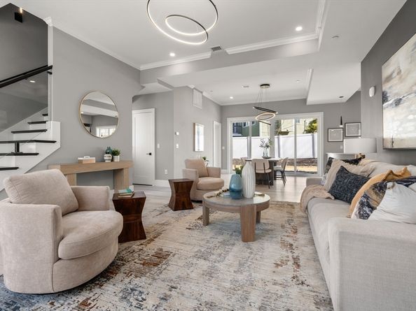 28 Wilson Cir 28, Newton MA 02461