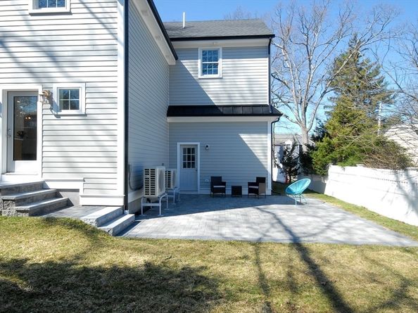 32 Hickory Cliff Rd, Newton MA 02464