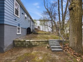 464 Central St, Leominster MA 01453