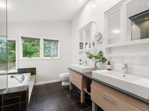 995 Brush Hill Rd, Milton MA 02186