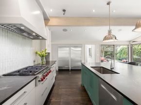 995 Brush Hill Rd, Milton MA 02186