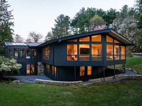 995 Brush Hill Rd, Milton MA 02186