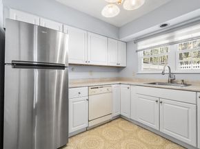 623 Edgebrook Dr 623, Boylston MA 01505