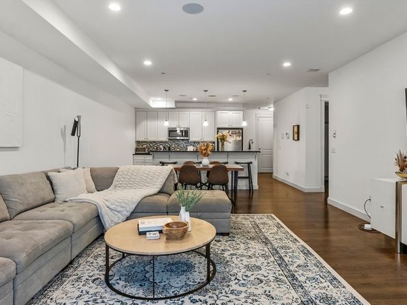 350 W 2nd St 2, Boston MA 02127
