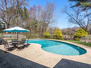 6 Cranberry Ln, Hudson MA 01749