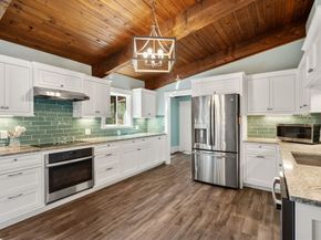 6 Cranberry Ln, Hudson MA 01749