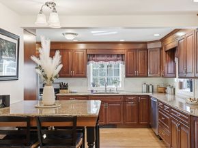 129 Academy Ave, Weymouth MA 02188