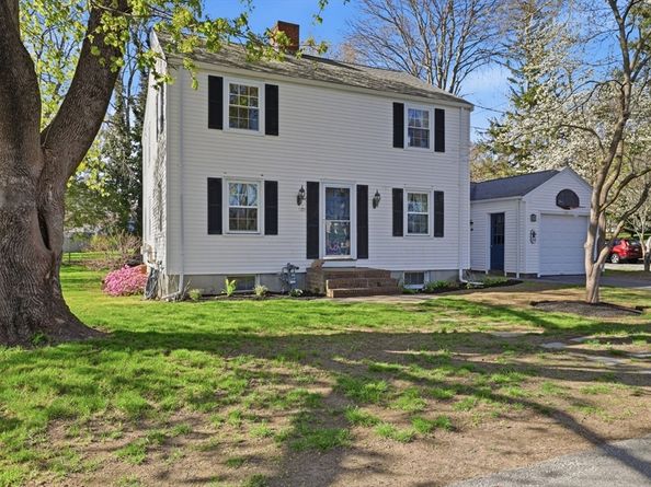 129 Academy Ave, Weymouth MA 02188