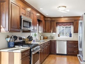 129 Academy Ave, Weymouth MA 02188