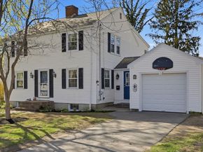 129 Academy Ave, Weymouth MA 02188