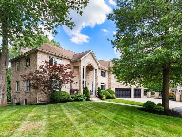 7 Freeman St, Lynnfield MA 01940