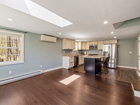 18 Oak Ridge Dr, Charlton MA 01507