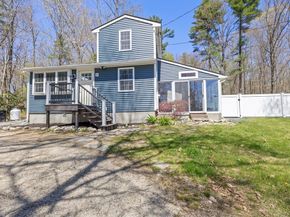 18 Oak Ridge Dr, Charlton MA 01507