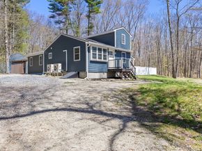 18 Oak Ridge Dr, Charlton MA 01507