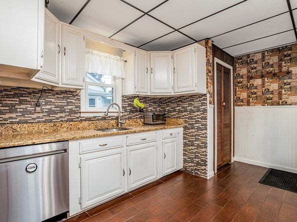 663 Millbury St, Worcester MA 01607